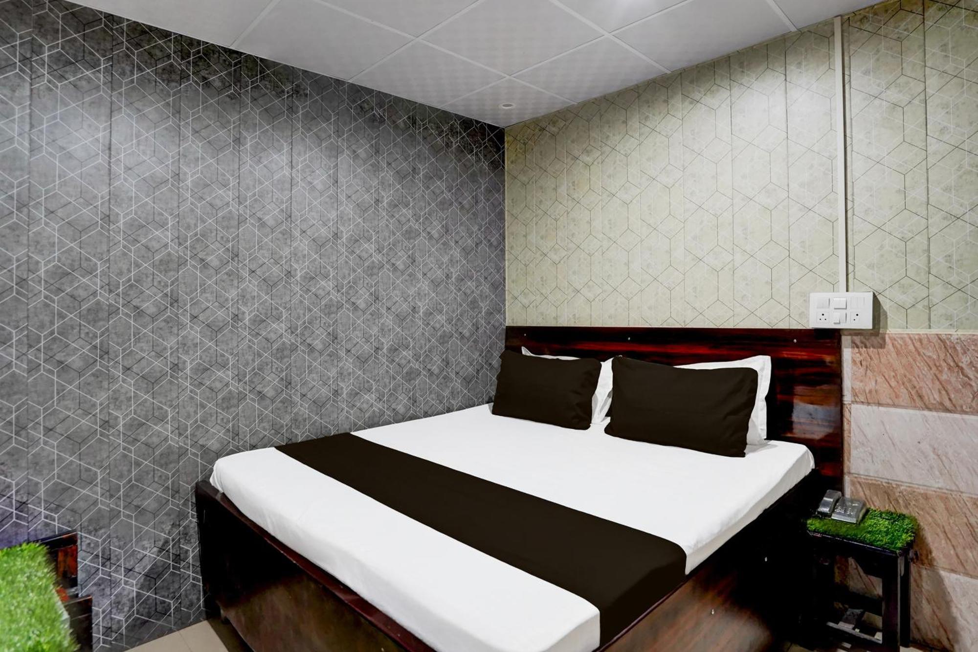 Hotel O Anant Ghaziabad Eksteriør billede