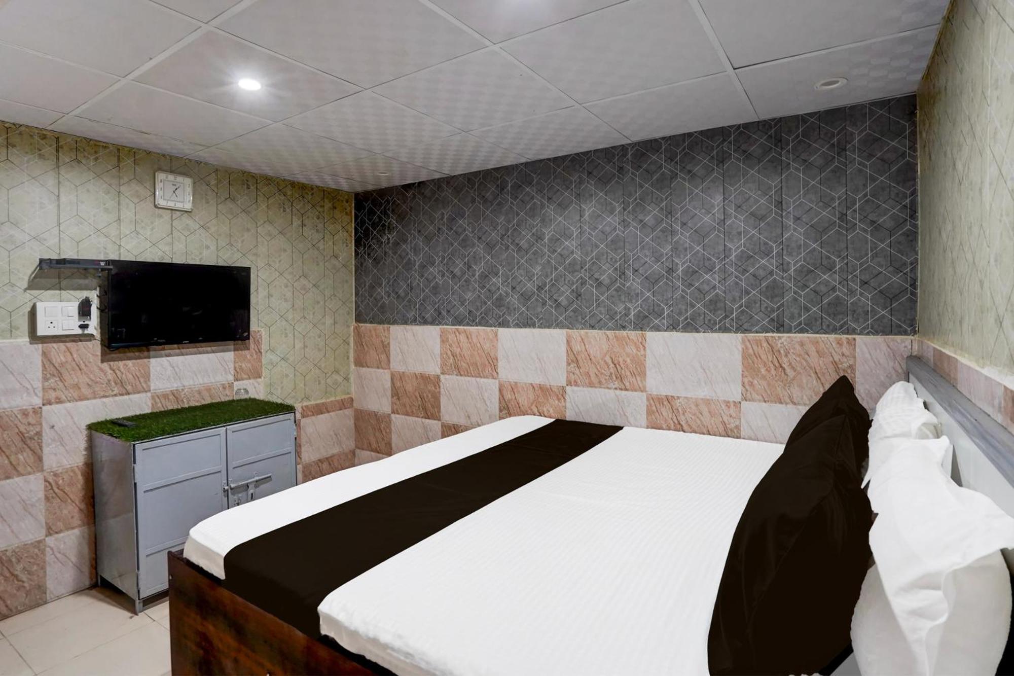 Hotel O Anant Ghaziabad Eksteriør billede