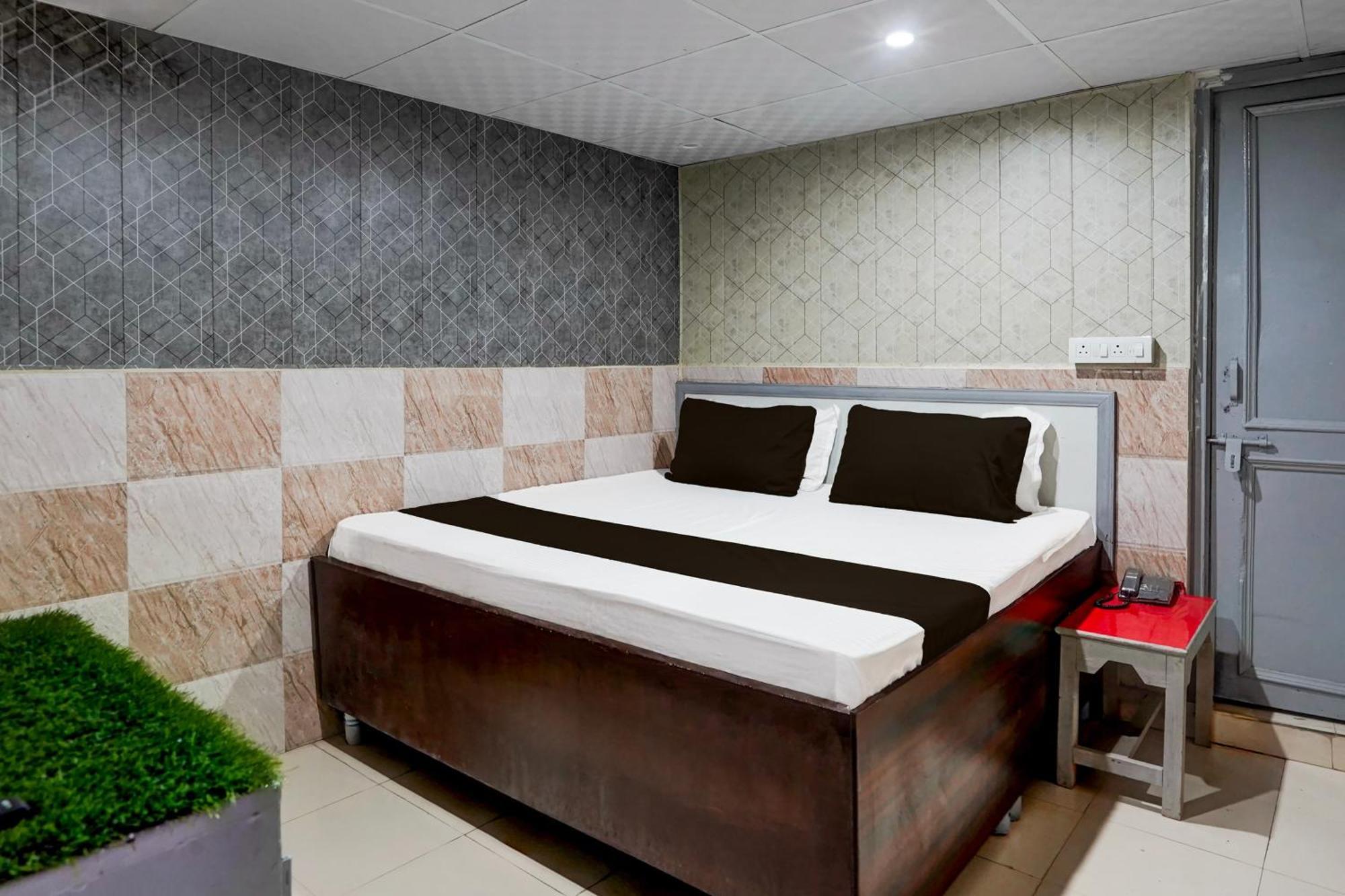 Hotel O Anant Ghaziabad Eksteriør billede